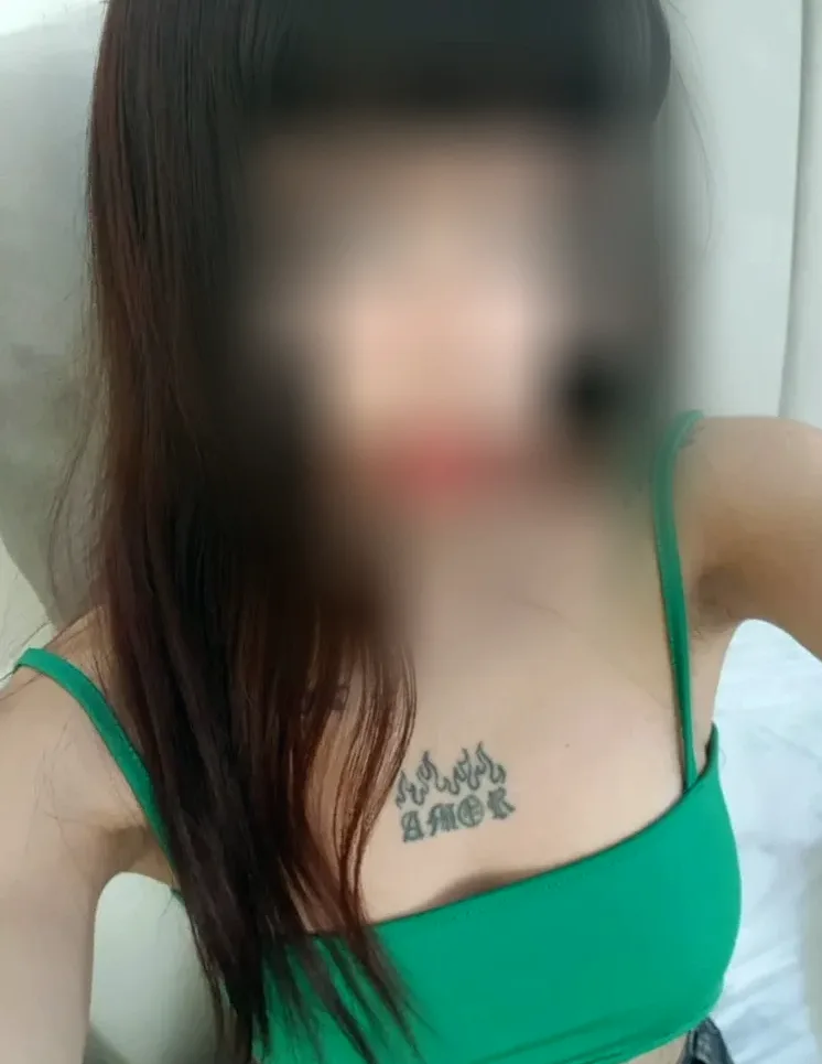Amy, 32