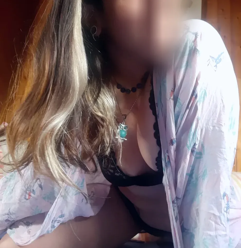 Ffion, 33