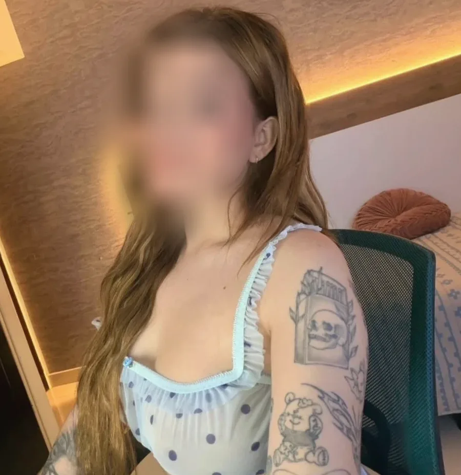 Kirsty, 21