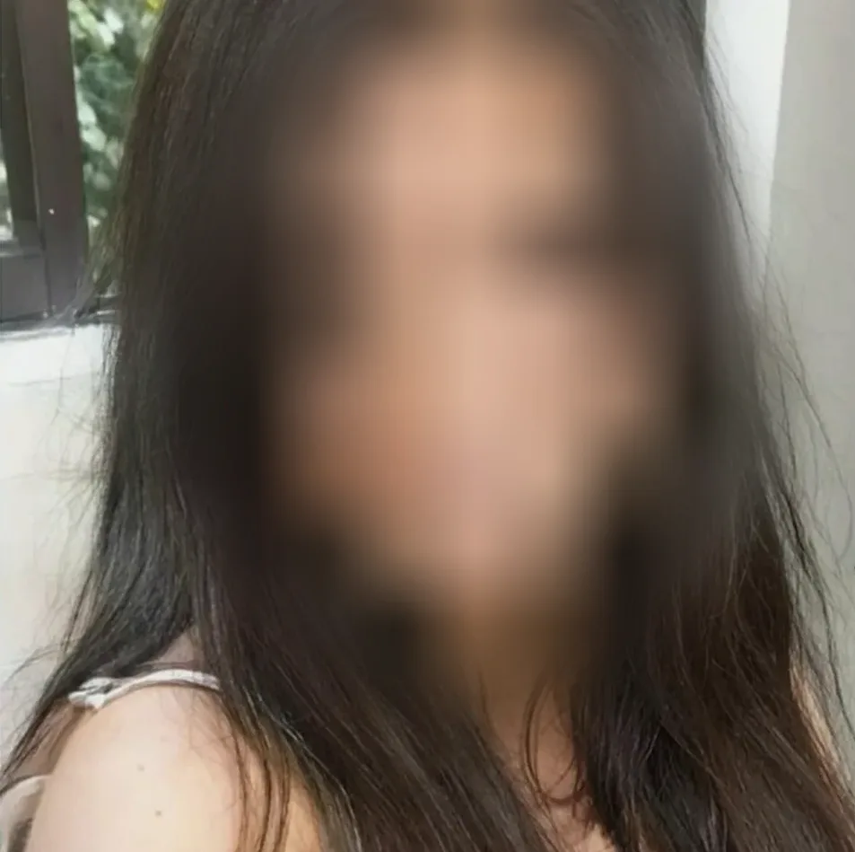Nour, 21