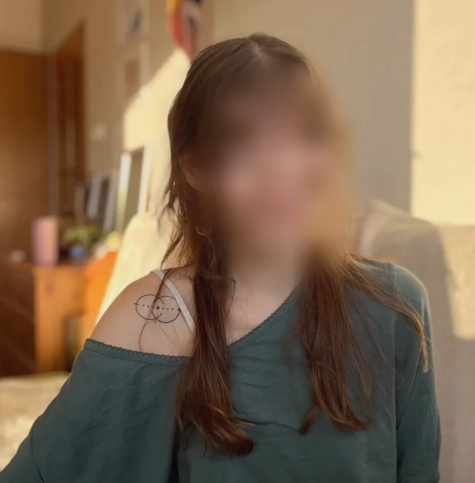 Rhona, 28