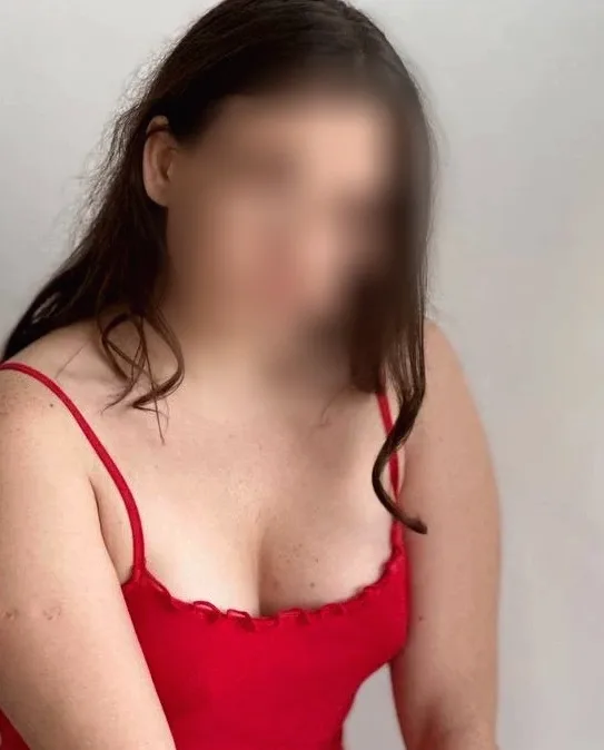 Rosie, 28